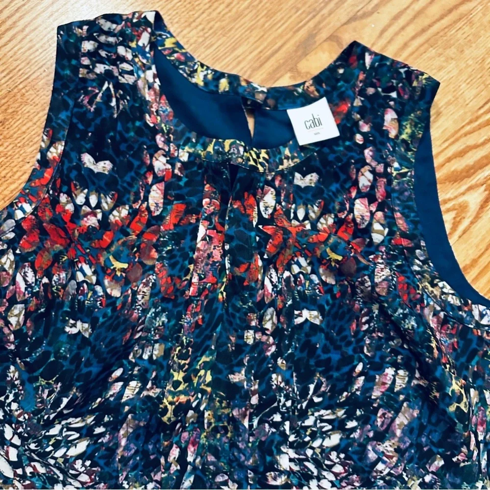 Cabi Multicolor Floral Pattern Lined Sleeveless Top  Keyhole Front & Back - Picture 7 of 10
